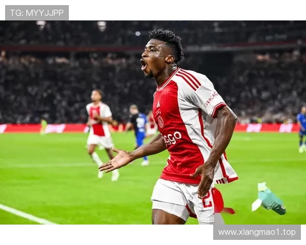 [国际足球]阿贾克斯主场大胜 暂登荷甲榜首.